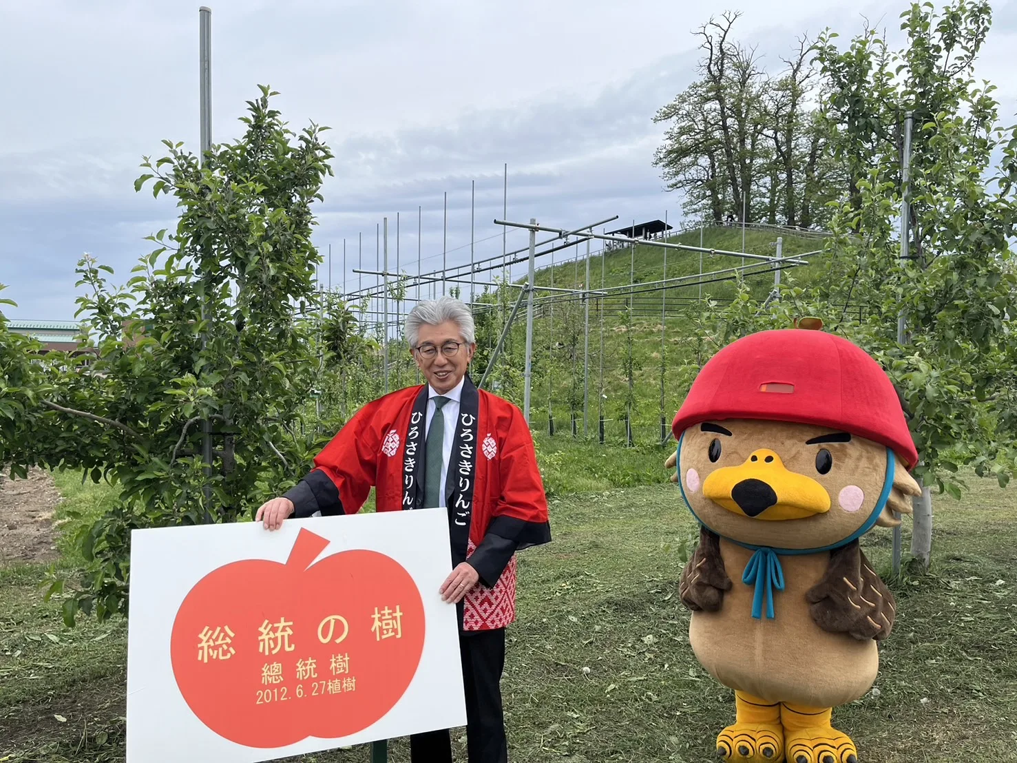 弘前市將賴清德訪問紀念植樹命名為「總統之樹」，並配合總統就職典禮，今日於弘前市蘋果公園紀念植樹前舉辦記者發表會，由櫻田宏市長親自宣布。台南市政府提供