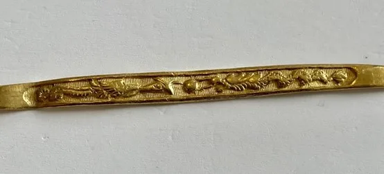 阿姆送分𠊎，𠊎送分妹仔个金禁指。李秀鳳提供
