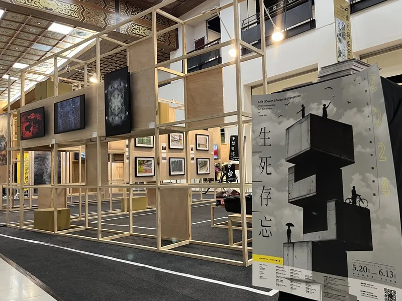 「生死存忘:六四35週年藝術展」在中正紀念堂中央通廊展出中,展期至6月13日。中央社