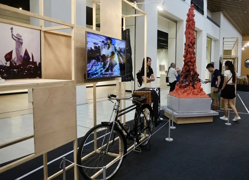 「生死存忘:六四35週年藝術展」。中央社