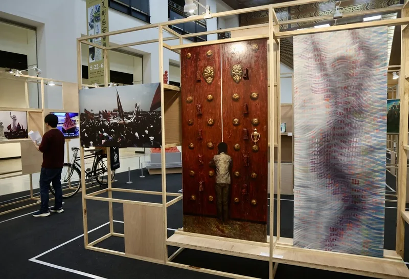 「生死存忘:六四35週年藝術展」。中央社