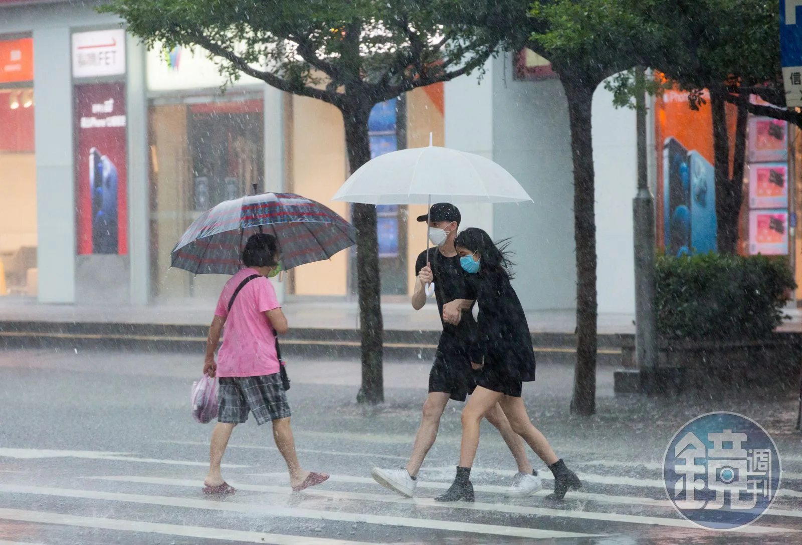 雨炸全台17縣市豪大雨特報！　北部轉涼各地慎防劇烈天氣