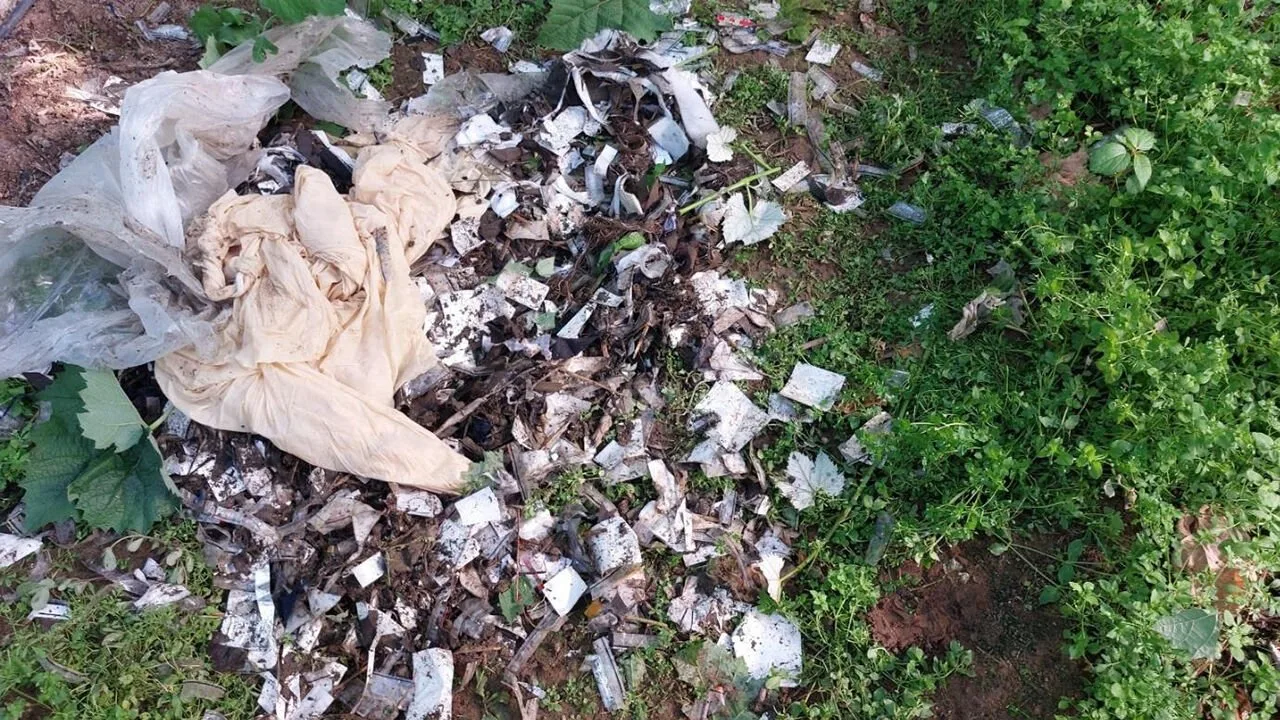 南韓境內發現來自北韓的空飄氣球,內部裝滿垃圾與糞便。翻攝自X(twitter)@koryodynasty