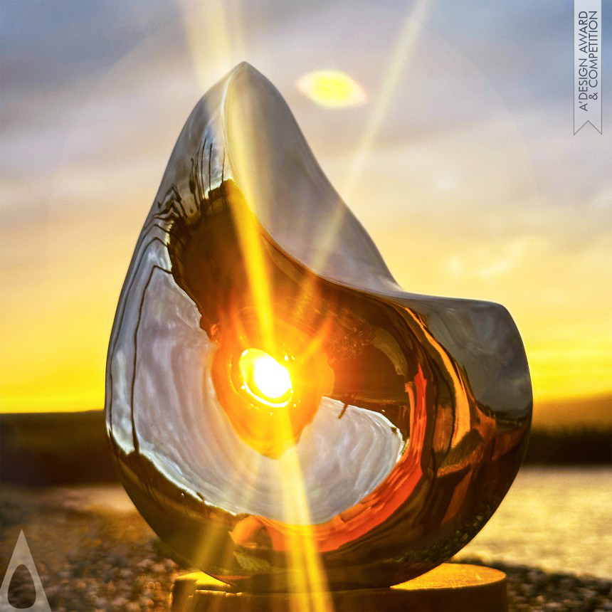 吳榮梅的雕塑作品《Aeon》於2023年二度獲得義大利「A’ Design Awards 」藝術獎。翻攝自A’ Design Awards官網