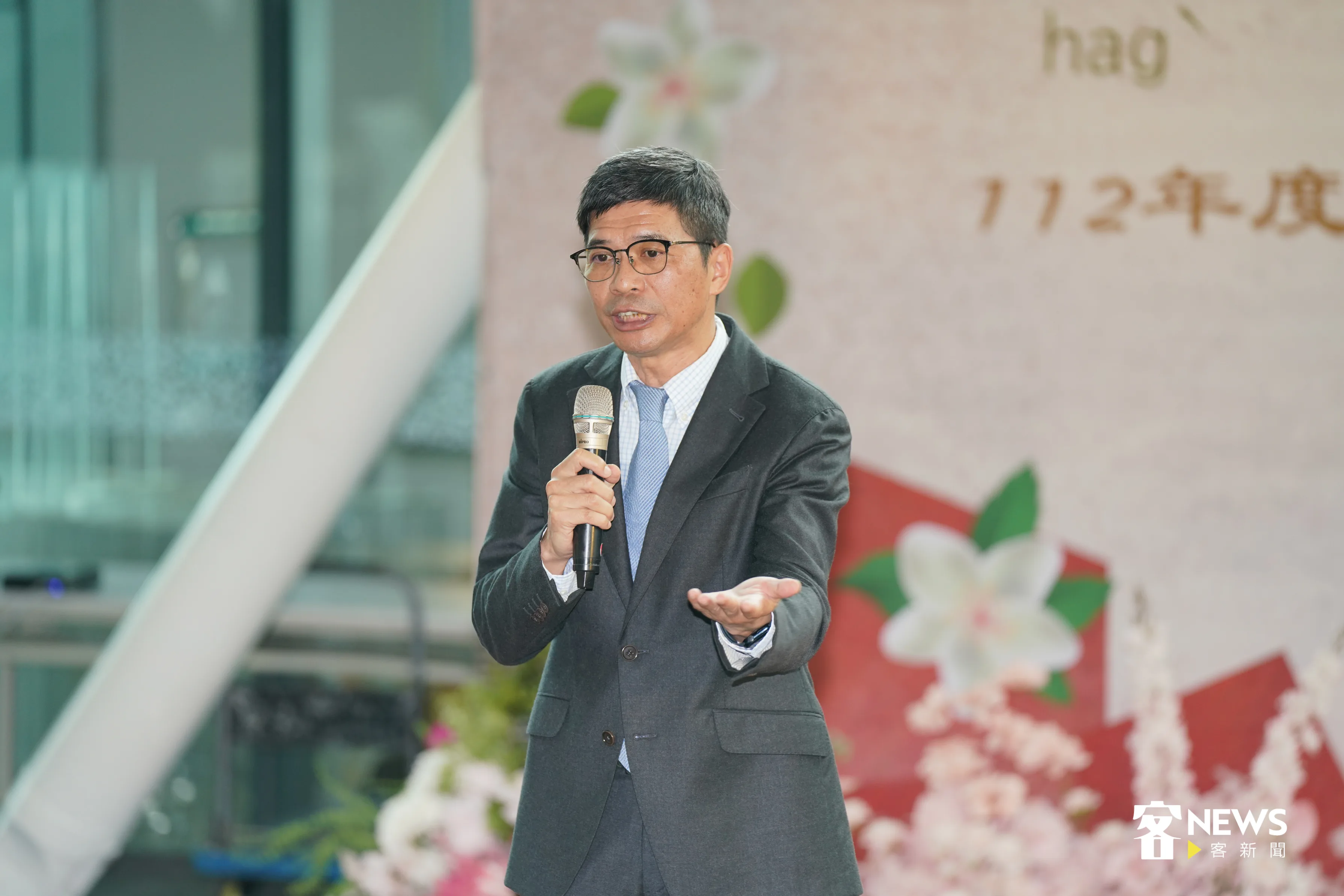 客發中心主任何金樑感謝文物捐贈者，敬佩文物捐贈者，將瑰寶捐贈出來作為保存及後續展示利用。洪俊傑攝