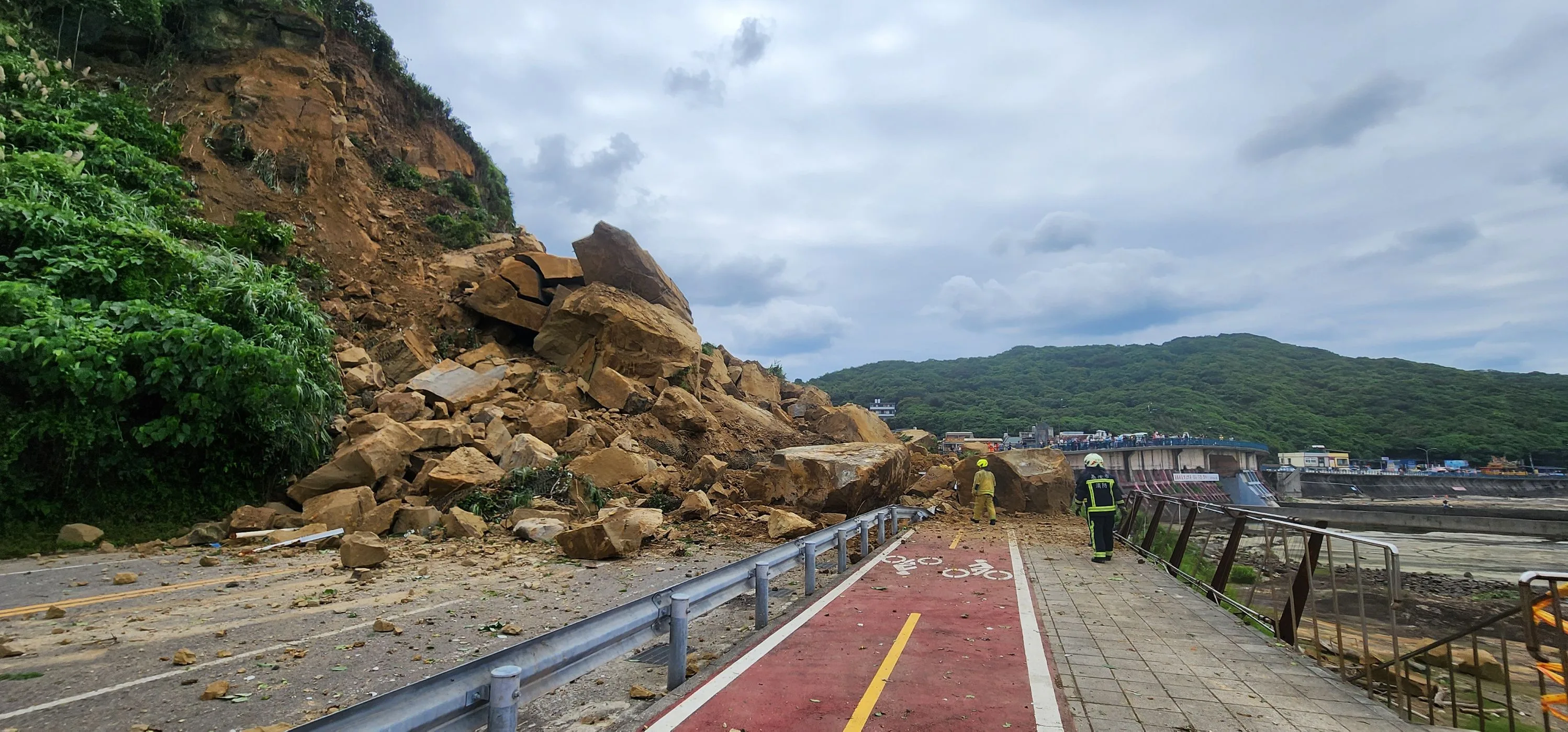 潮境公園路口坍方拚6／11搶通　現暫以替代道路通行