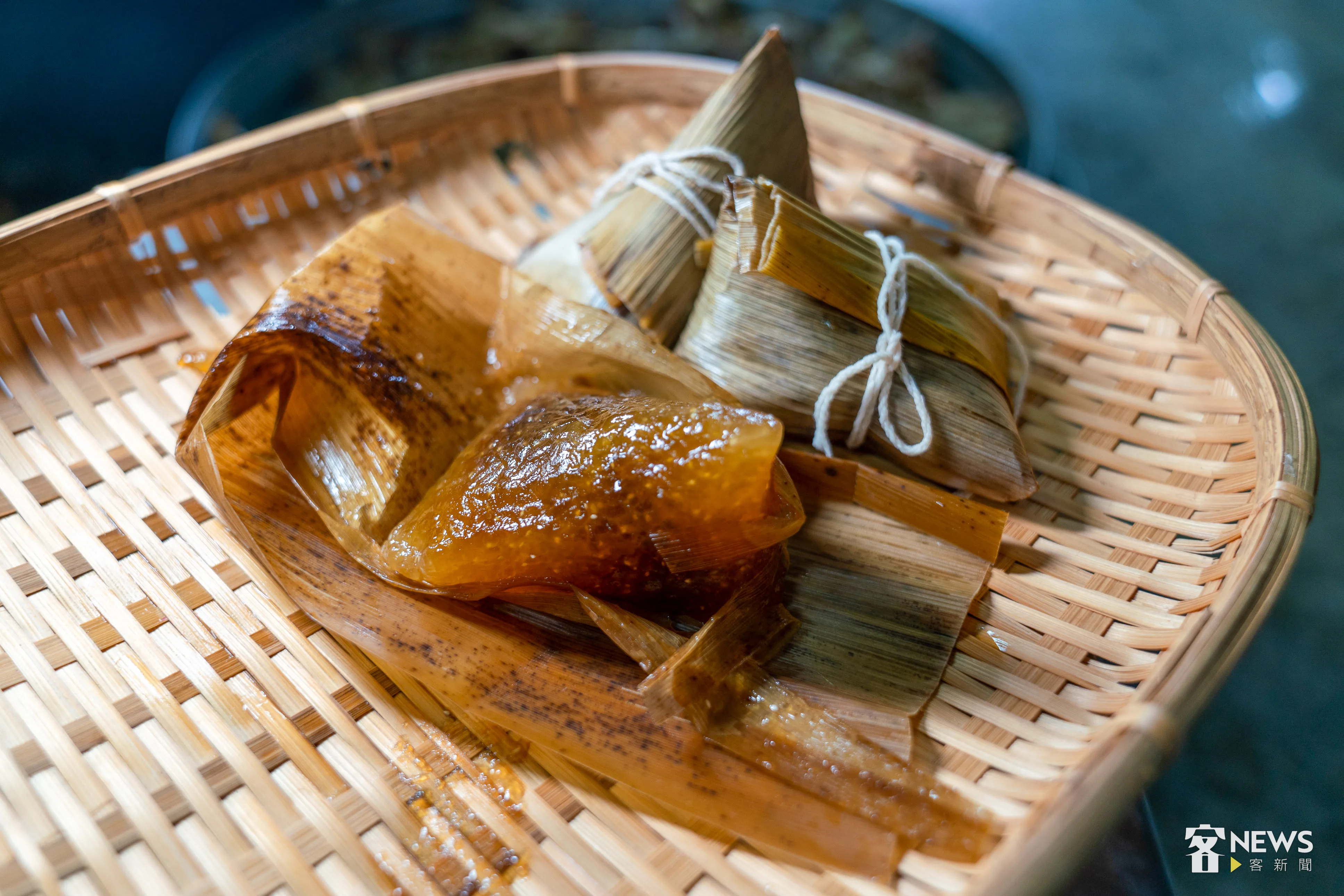 晶瑩剔透的鹼粽,備料容易,但包起來卻相當講究技巧。朱愷元攝
