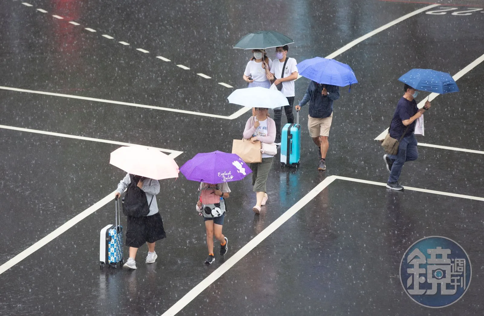好熱！雙北、台東亮黃燈「東南部注意焚風」　不定時雨彈來襲