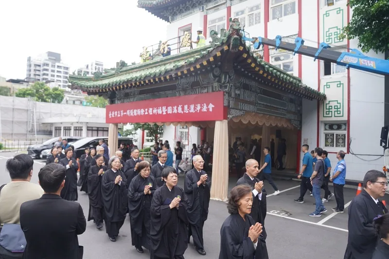 台北市立第一殯儀館即將走入歷史，12日上午在景行廳舉行拆除工程祈福暨圓滿感恩灑淨法會。中央社