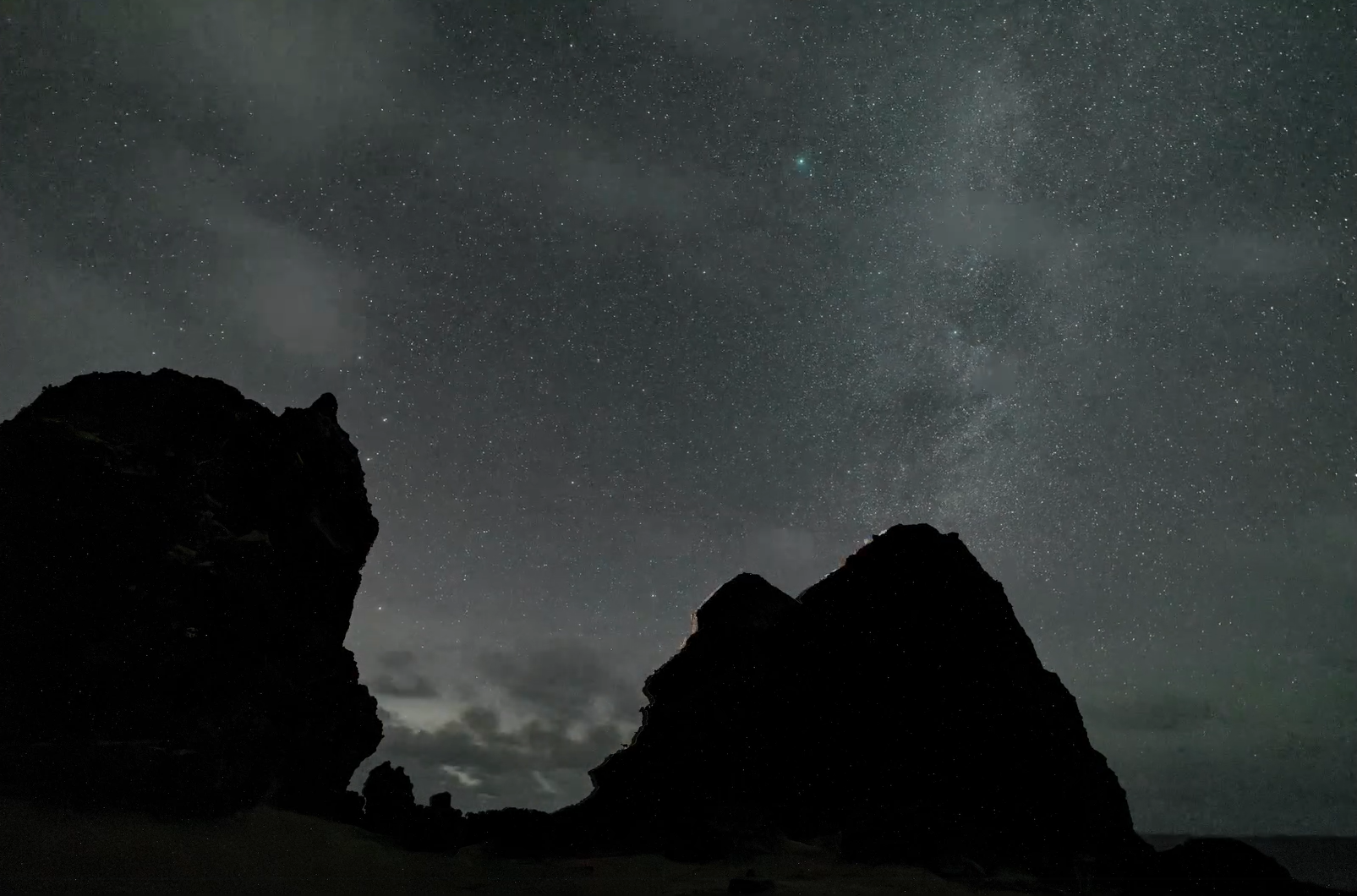 蘭嶼星空縮時攝影截錄畫面。翻攝自台東最美星空臉書