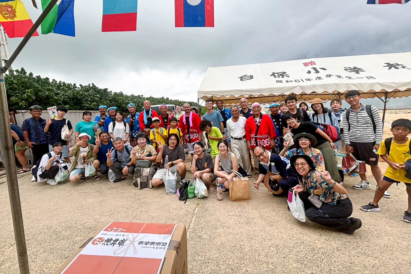 中央大學客家學院教授周錦宏及賴守成日前帶領學生至沖繩及石垣島做地方調查。中央大學客家學院提供