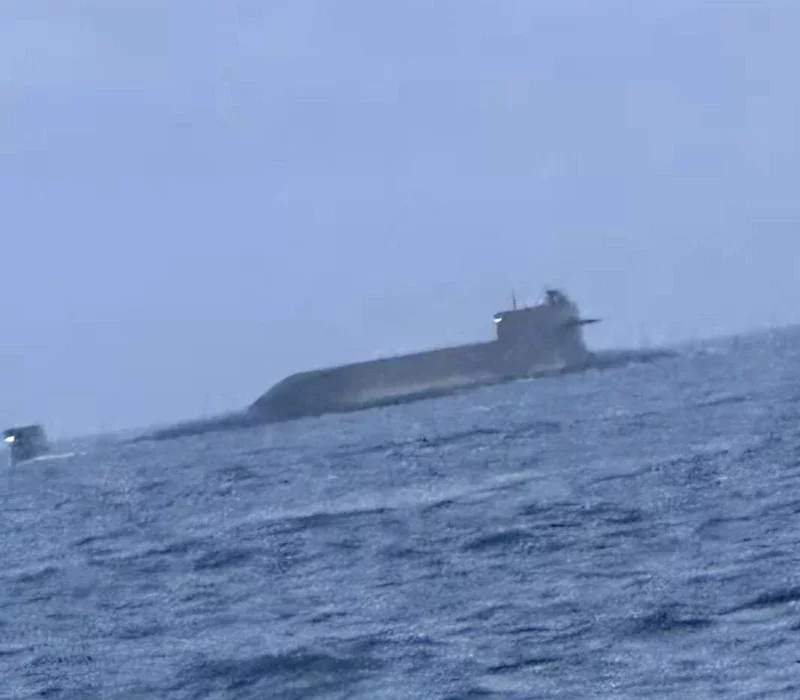 094型晉級彈道飛彈核子動力潛艦現蹤金門外海。翻攝網路