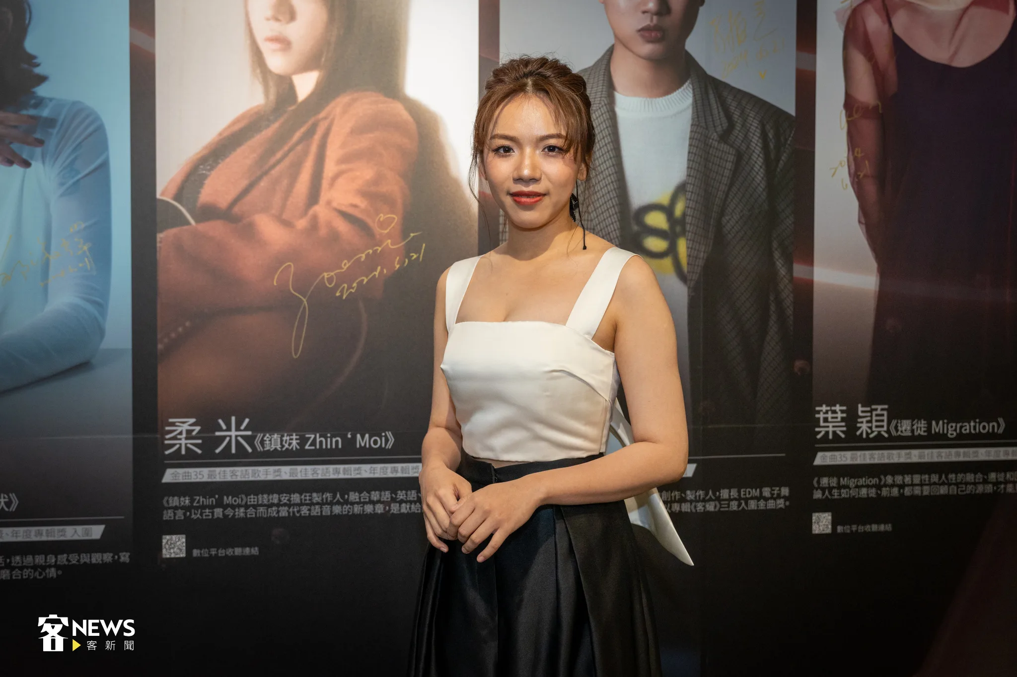 柔米入圍金曲的專輯名稱《鎮妹 Zhinˊ Moi》源自阿婆的名字，他用音樂突破語言限制，展現最真實的一面。宋佩遙攝