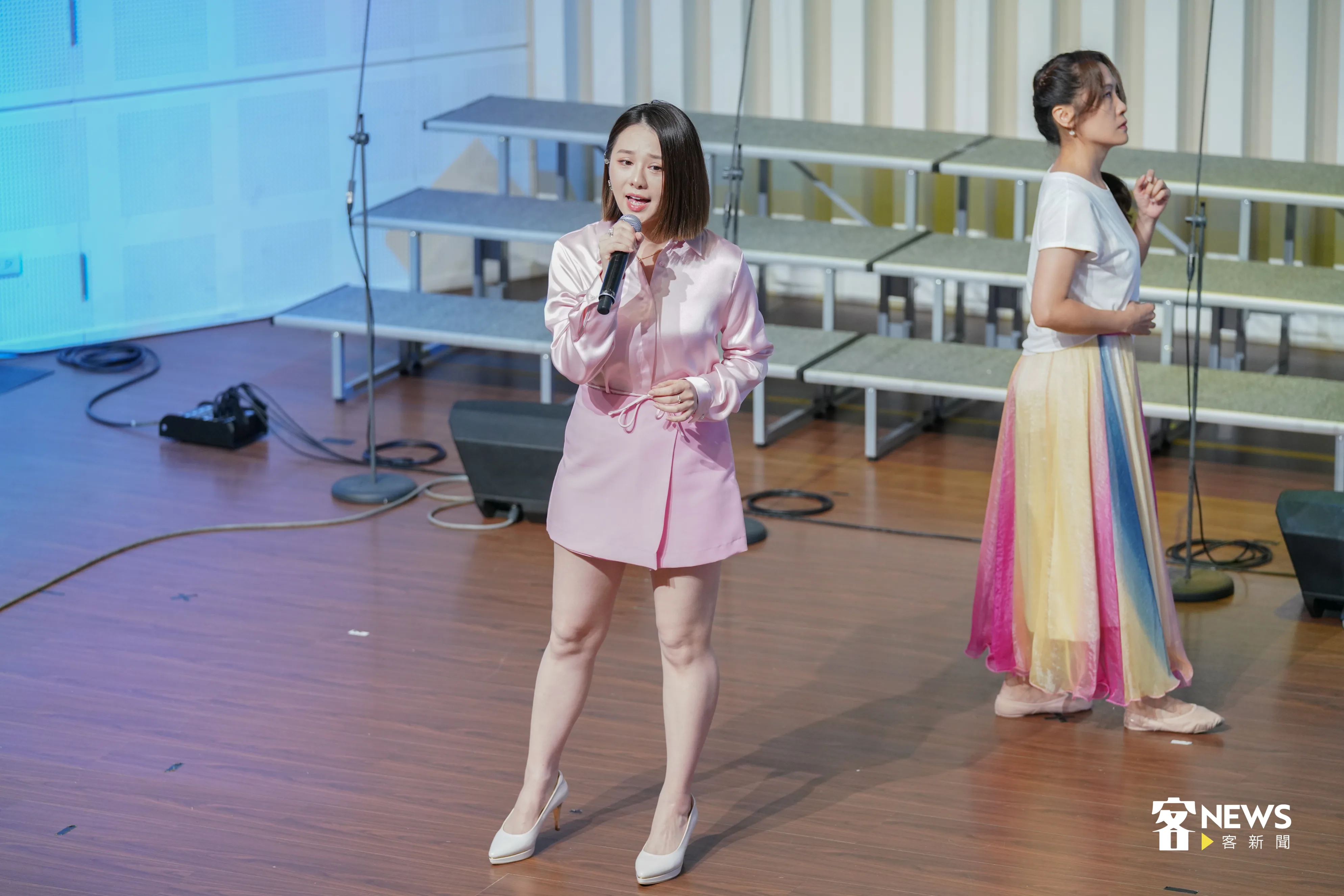 夏以儷演唱〈陪等亻厓〉。洪俊傑攝