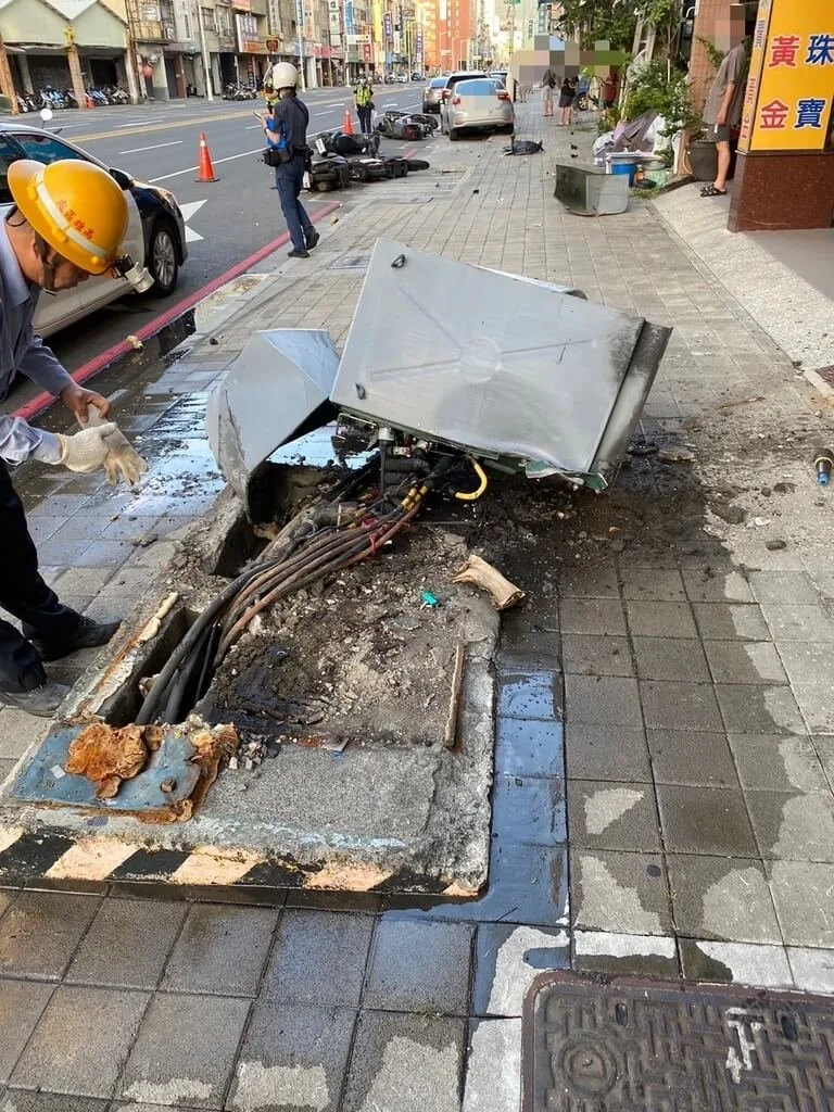 高雄男疑恍神撞毀變壓器致8百戶停電　台電將求償