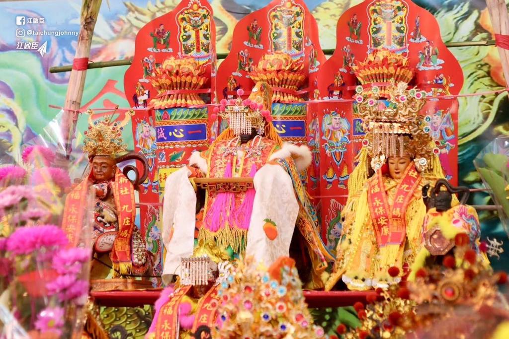 立法院副院長江啟臣今年2月13日參加新社九庄媽祈安遶境過爐開香團拜,也在臉書分享九庄媽「有神無廟」的歷史。翻攝自江啟臣臉書
