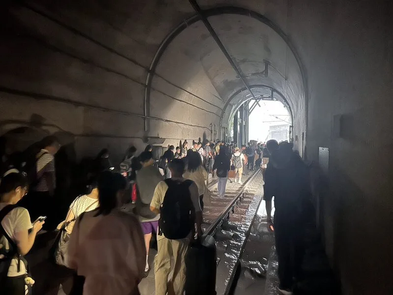 新自強號遇土石流出軌　政委陳金德：台鐵應檢討致歉