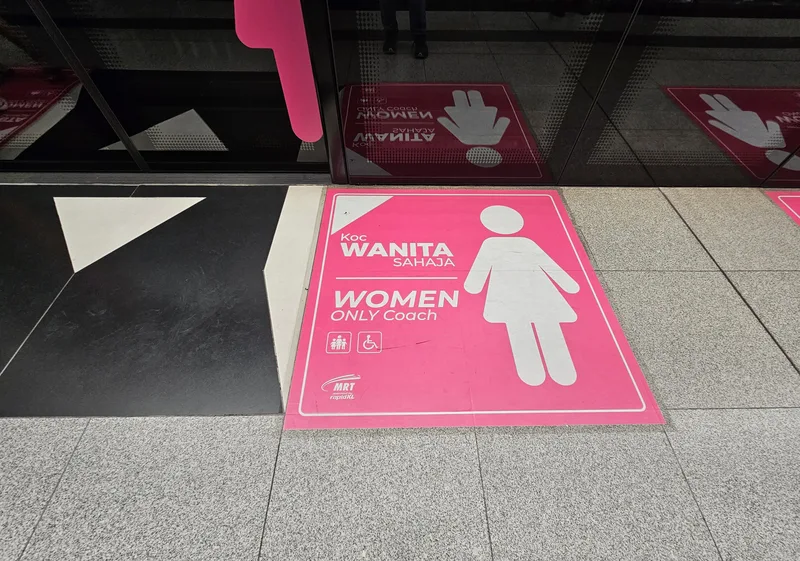 吉隆坡地鐵設有女性專用車廂,讓女性有足夠的安全感。中央社