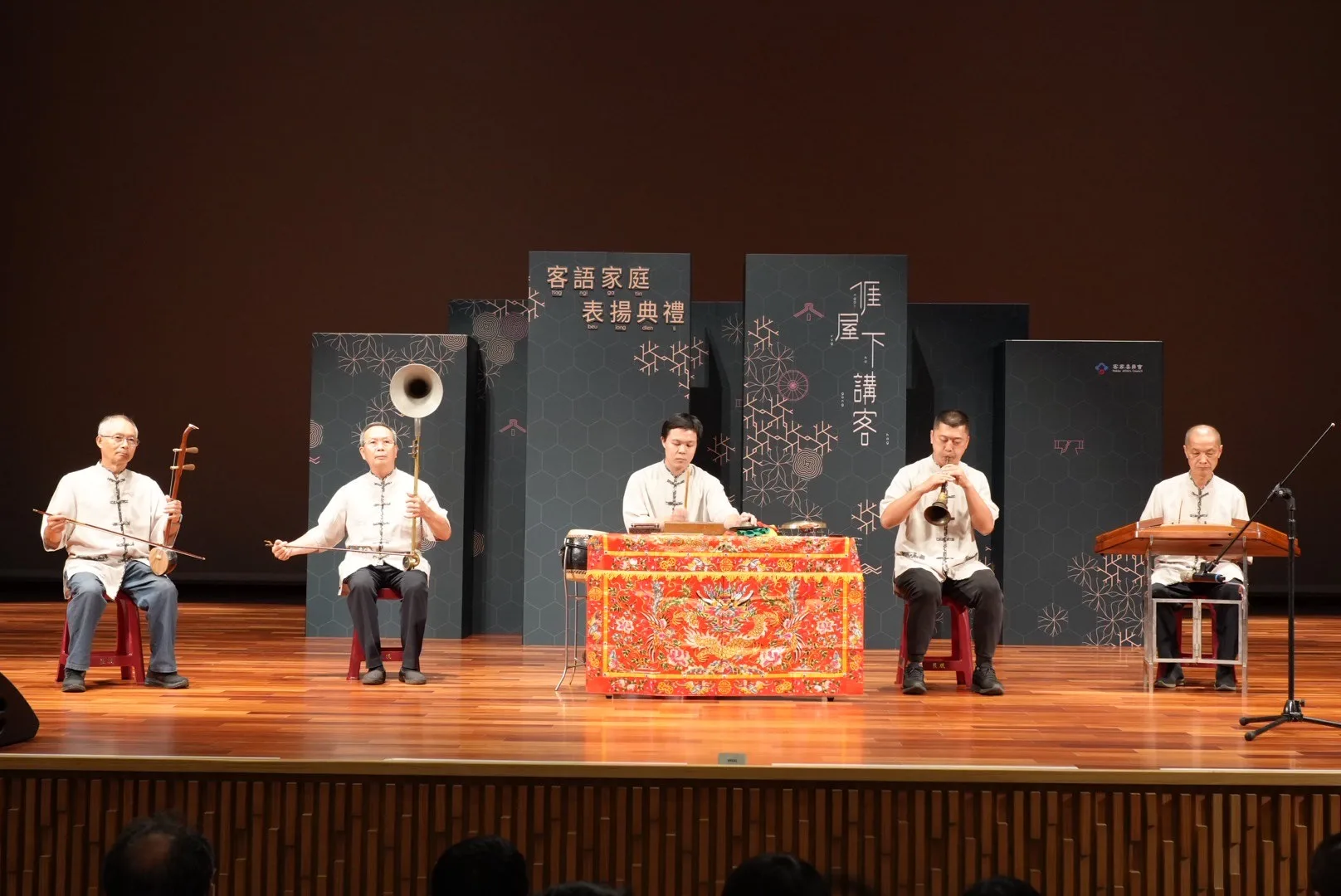 客家慶典活動儀式象徵的八音團熱鬧揭開序幕。客委會提供