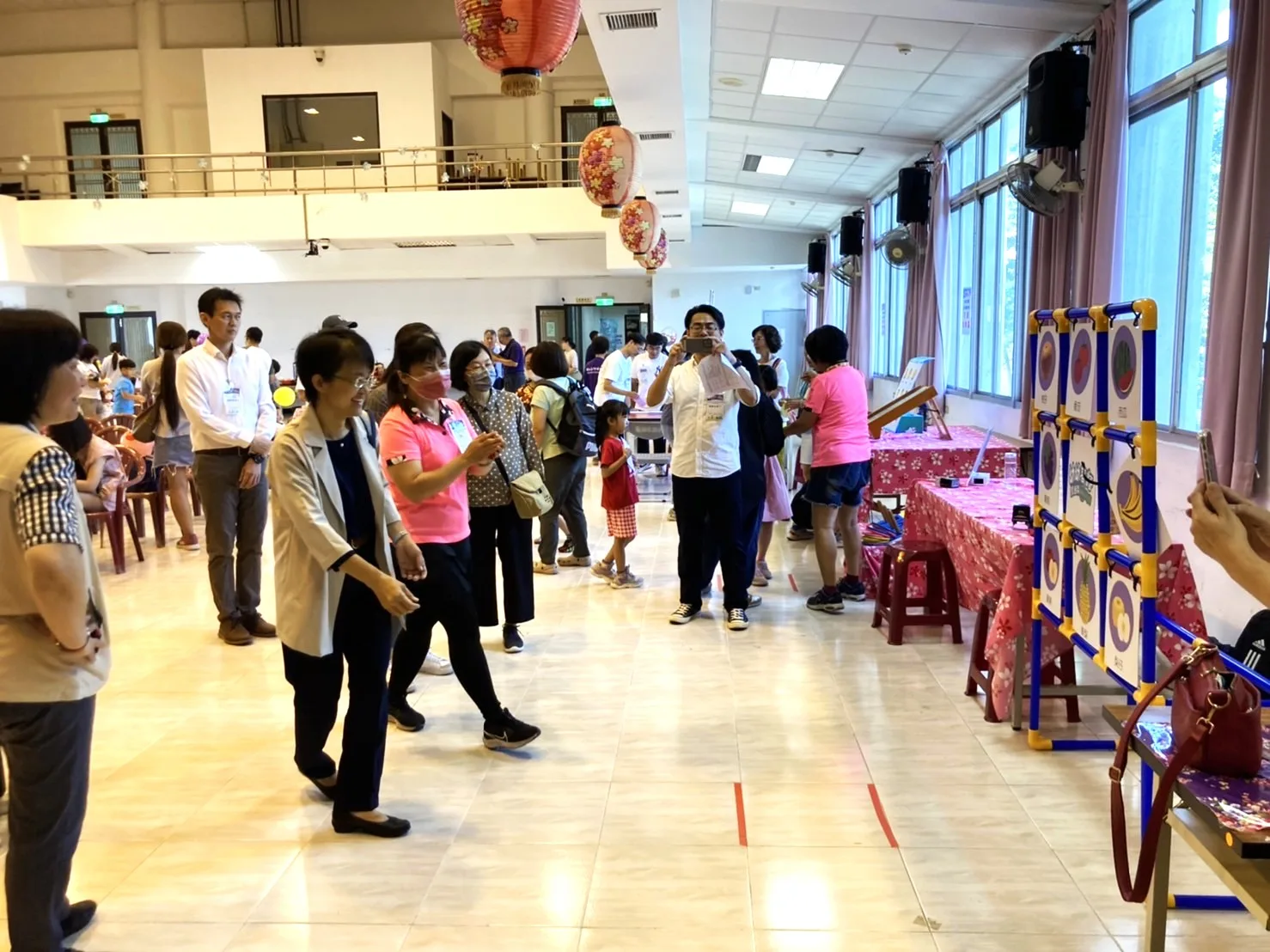 客委會主委古秀妃29日在台南體驗幼幼客語闖通關。圖片/客委會