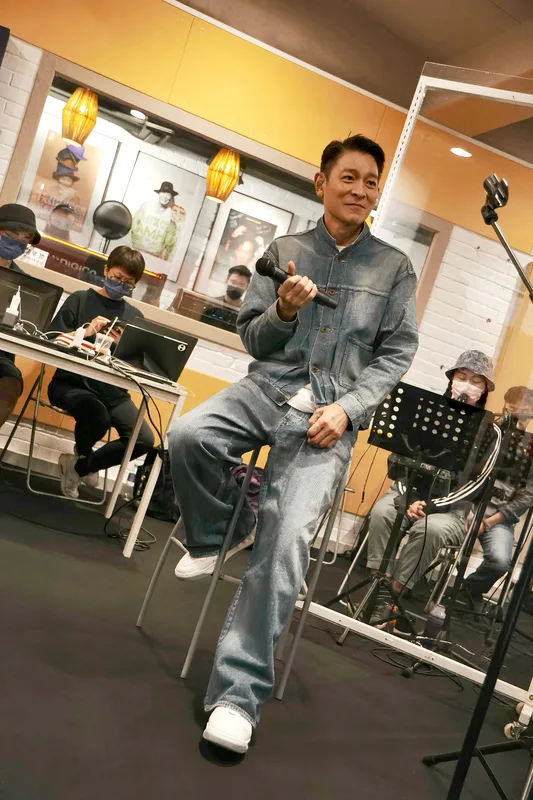 香港歌手劉德華演唱會倒數，近日每天過著排舞、練歌的生活。台灣映藝、超級圓頂提供