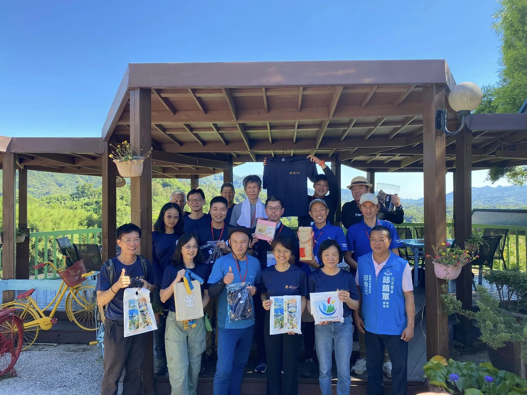日本九州偶來代表團成員走訪樟之細路，客委會主委古秀妃歡迎代表團成員來訪。客委會提供
