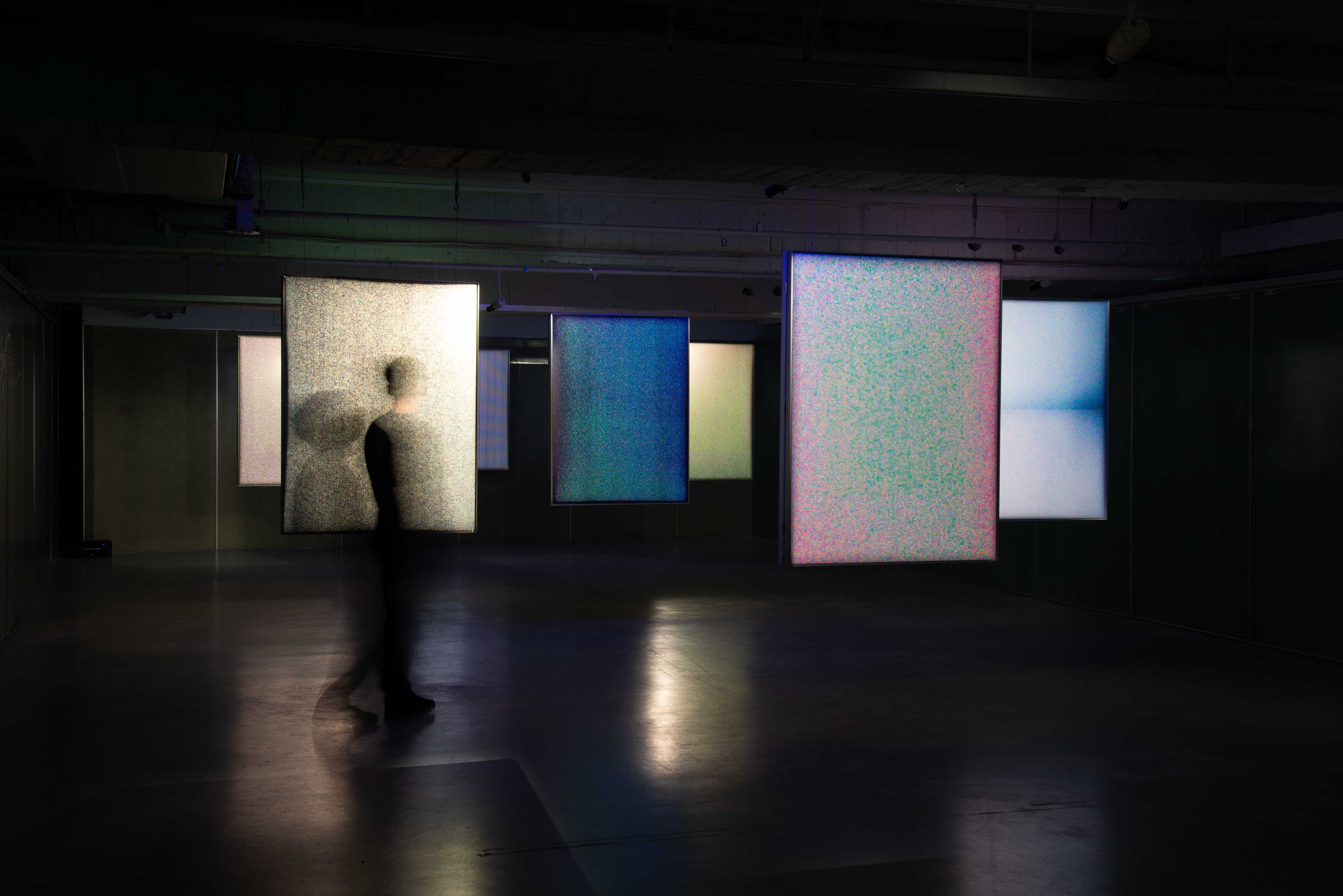 彭一航個展「閉上眼,你看到什麼樣的黑」近日於洪建全基金會展出。彭一航提供