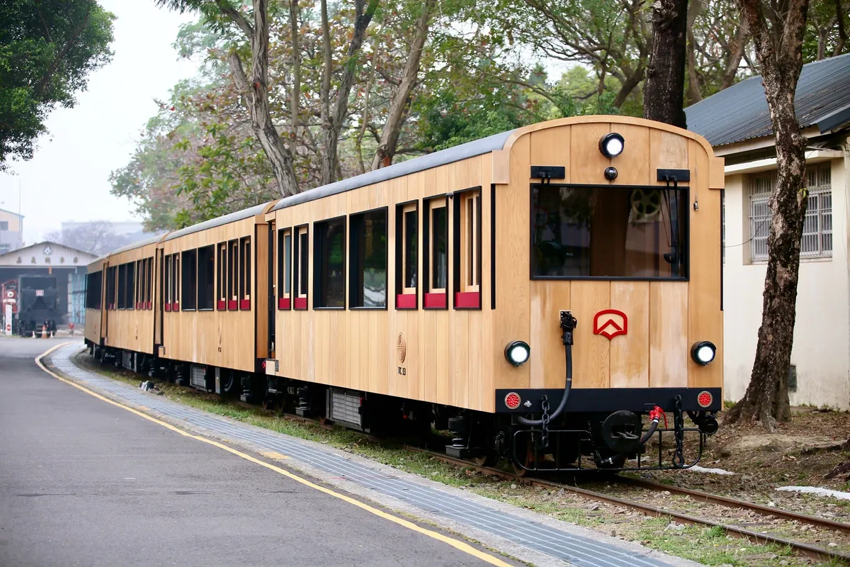 阿里山林鐵全新檜木列車「福森號」車廂外觀。阿里山林業鐵路及文化資產管理處提供