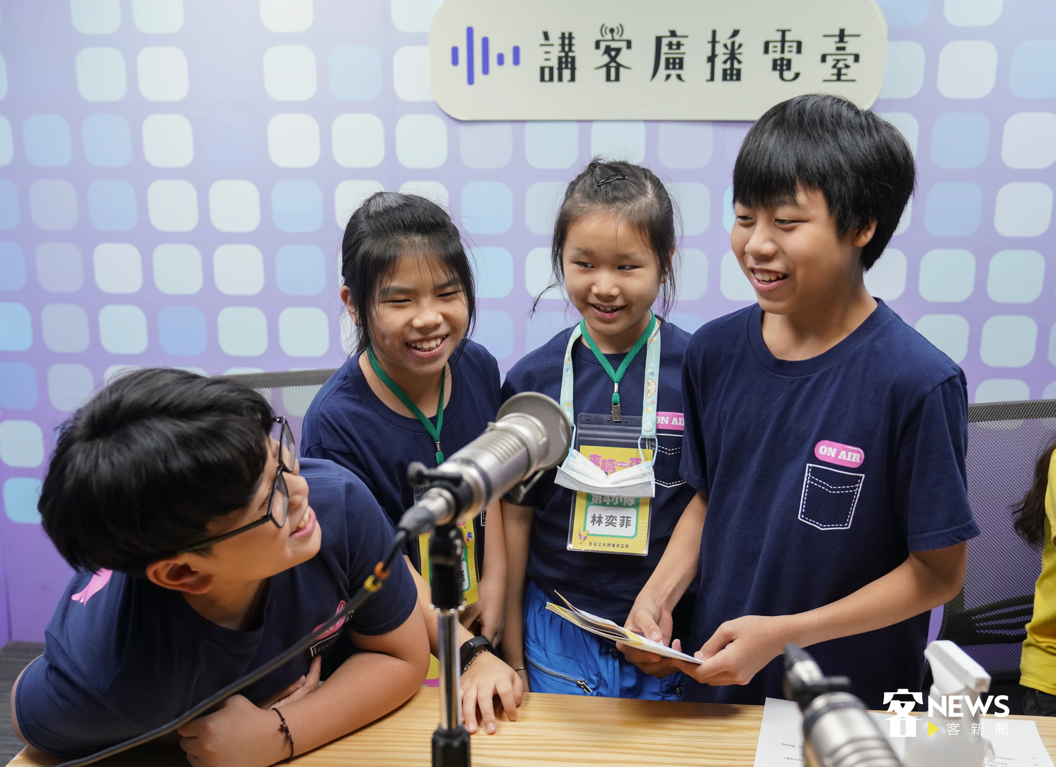 廣播錄音體驗，小學員依照扮演各種角色，錄製繪本故事。洪俊傑攝
