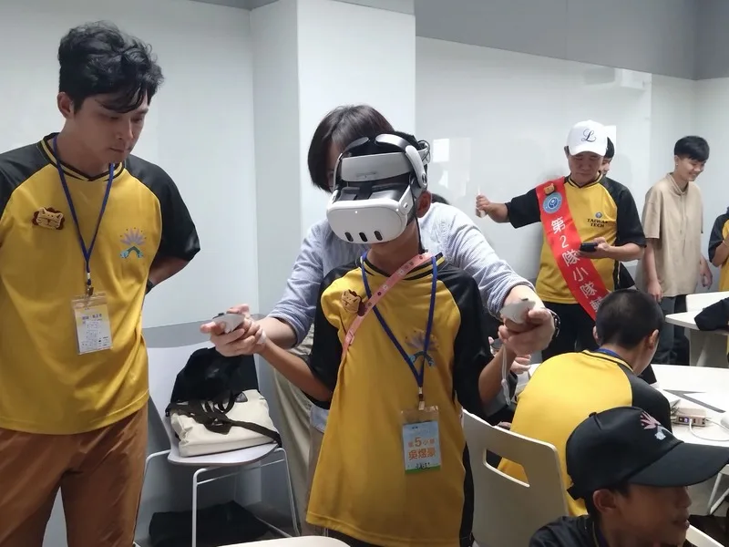 台科大EMBA校友會助圓夢　帶偏鄉學生體驗VR