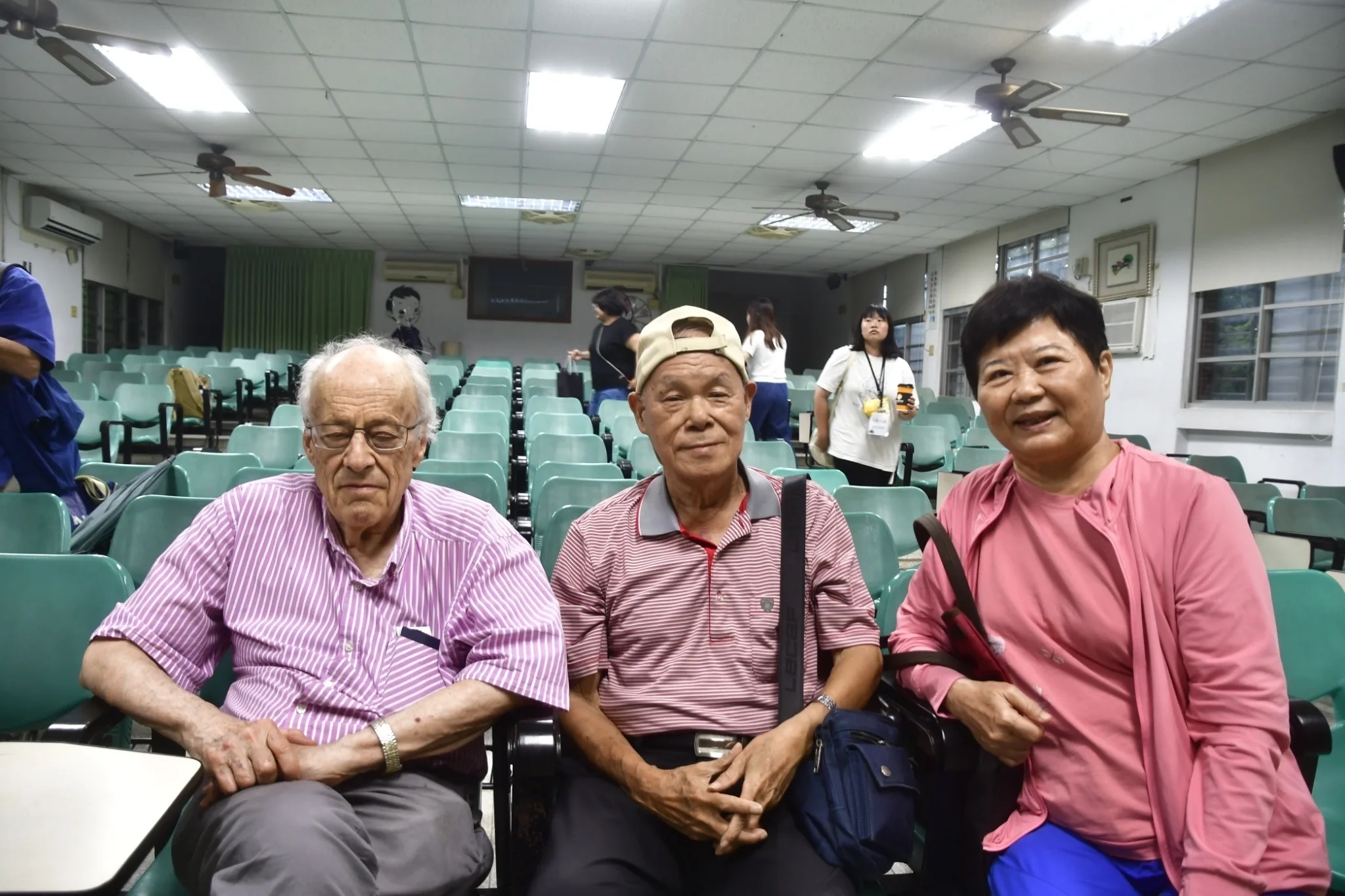 羅禎祥夫妻與87歲的孔邁隆合影。張二文提供