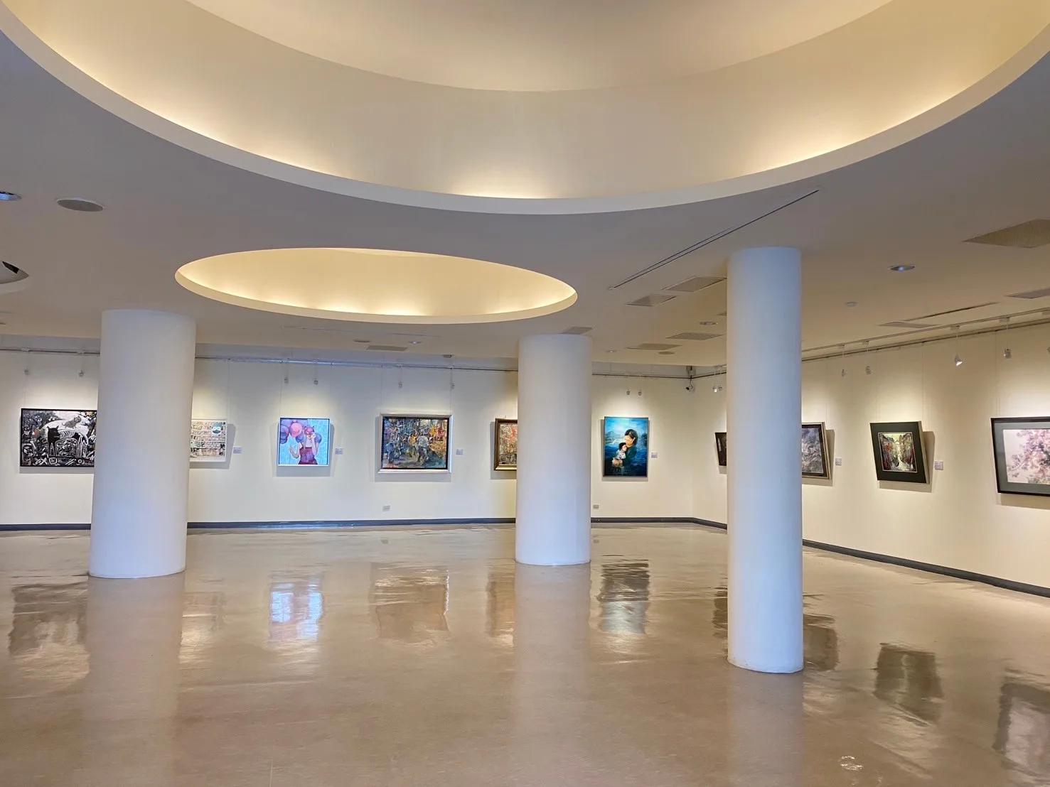 「113年苗栗美展」在文化觀光局展出。翻攝自貓裏藝文臉書