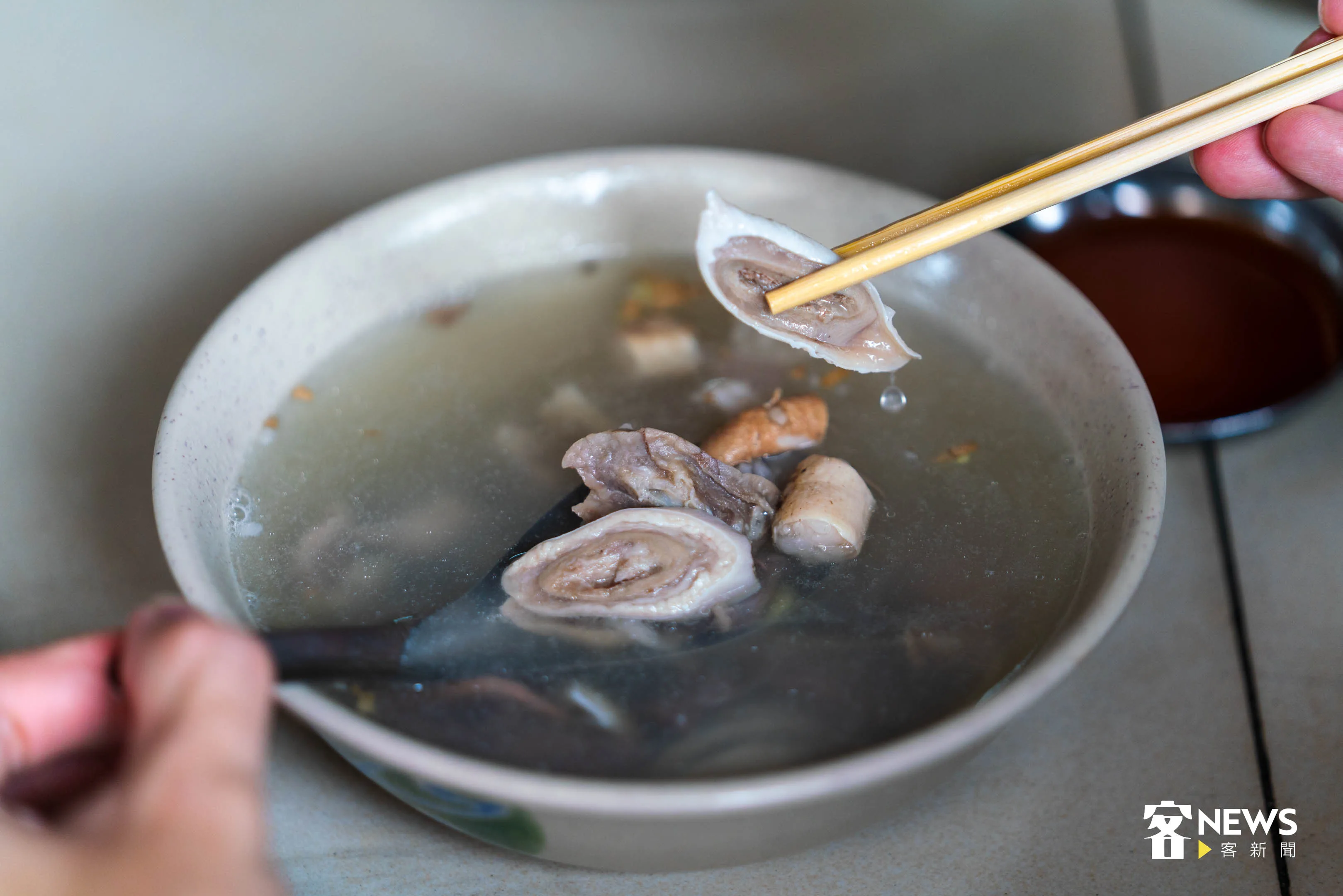 羊雜湯同樣鮮嫩無腥味。范修語攝