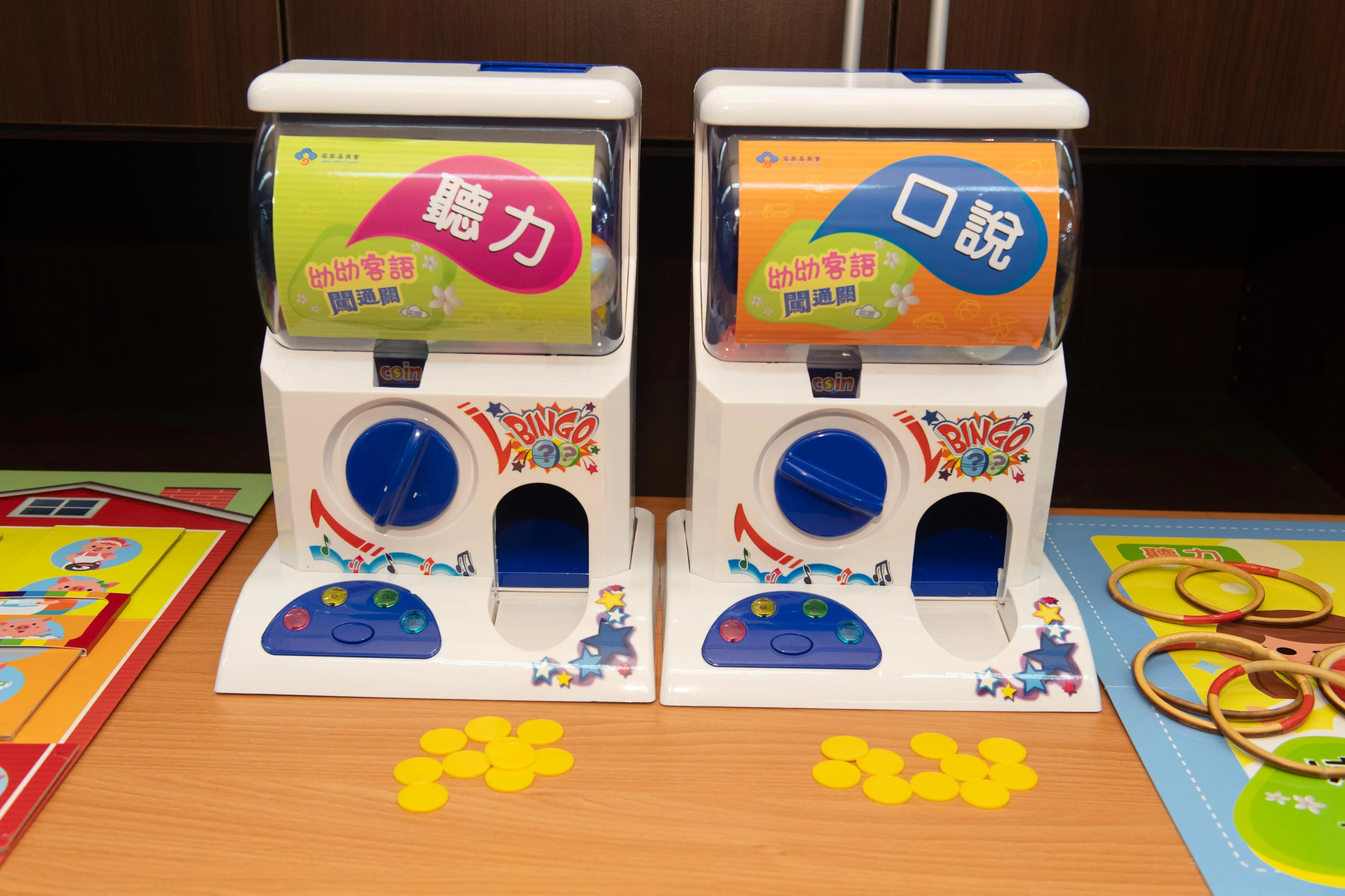幼幼客語闖通關的第二關「扭蛋機」,考驗天氣變化及生病的客語相關辭彙。新北市客家事務局提供
