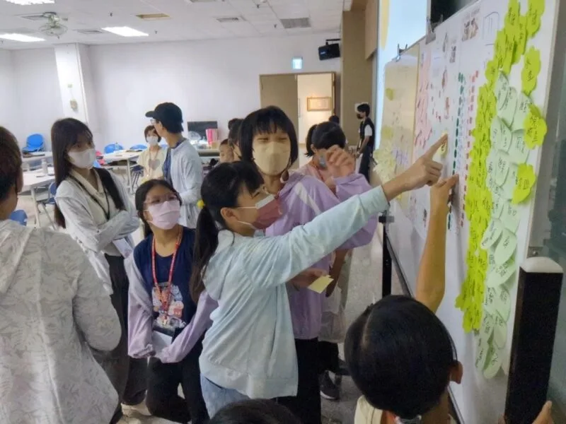 高市府客委會舉辦暑期育樂營，小朋友在課程中說客語，即可獲得對應積分。高市府客委會提供
