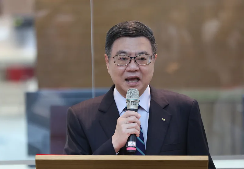 行政院長卓榮泰表示未來解密的工作要繼續做，誠實面對歷史。中央社