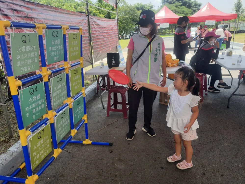 透過活潑的互動式遊戲，讓孩童對永靖鄉有更深的了解。永靖鄉公所提供