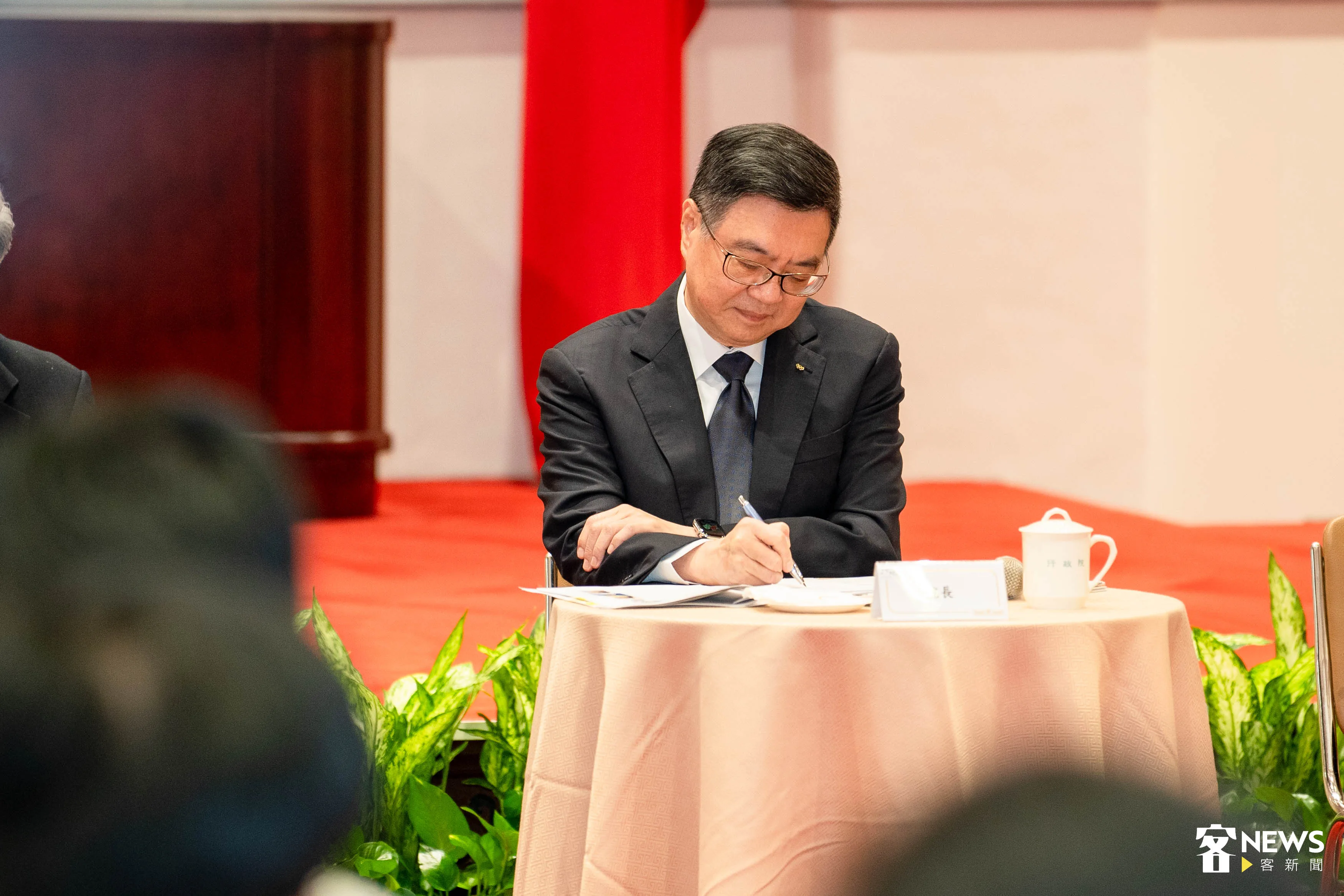 行政院院長卓榮泰紀錄媒體問題。范修語攝