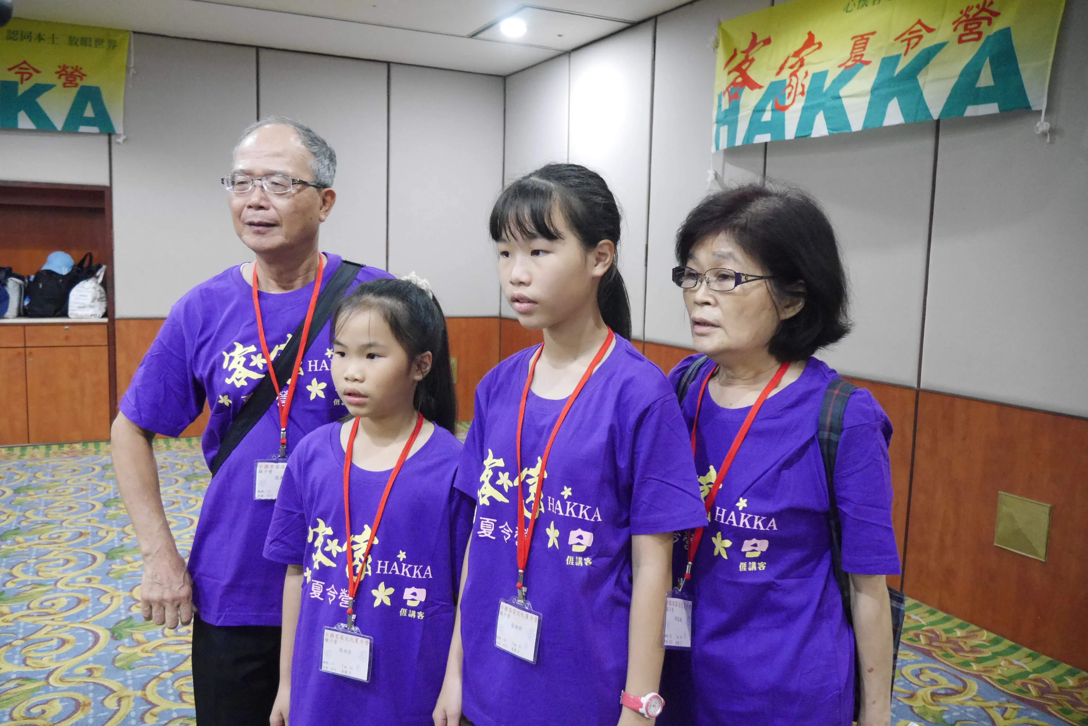 新北閩客家庭張在勝、邱春桃夫婦特別和祖孫組團前來參與。客家委員會提供