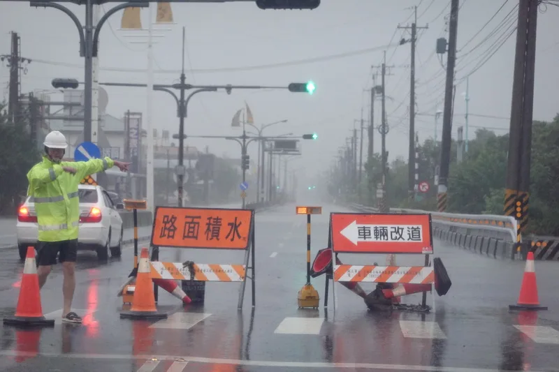 凱米掃屏東8測站雨量破千毫米　山區撤572人、封2橋