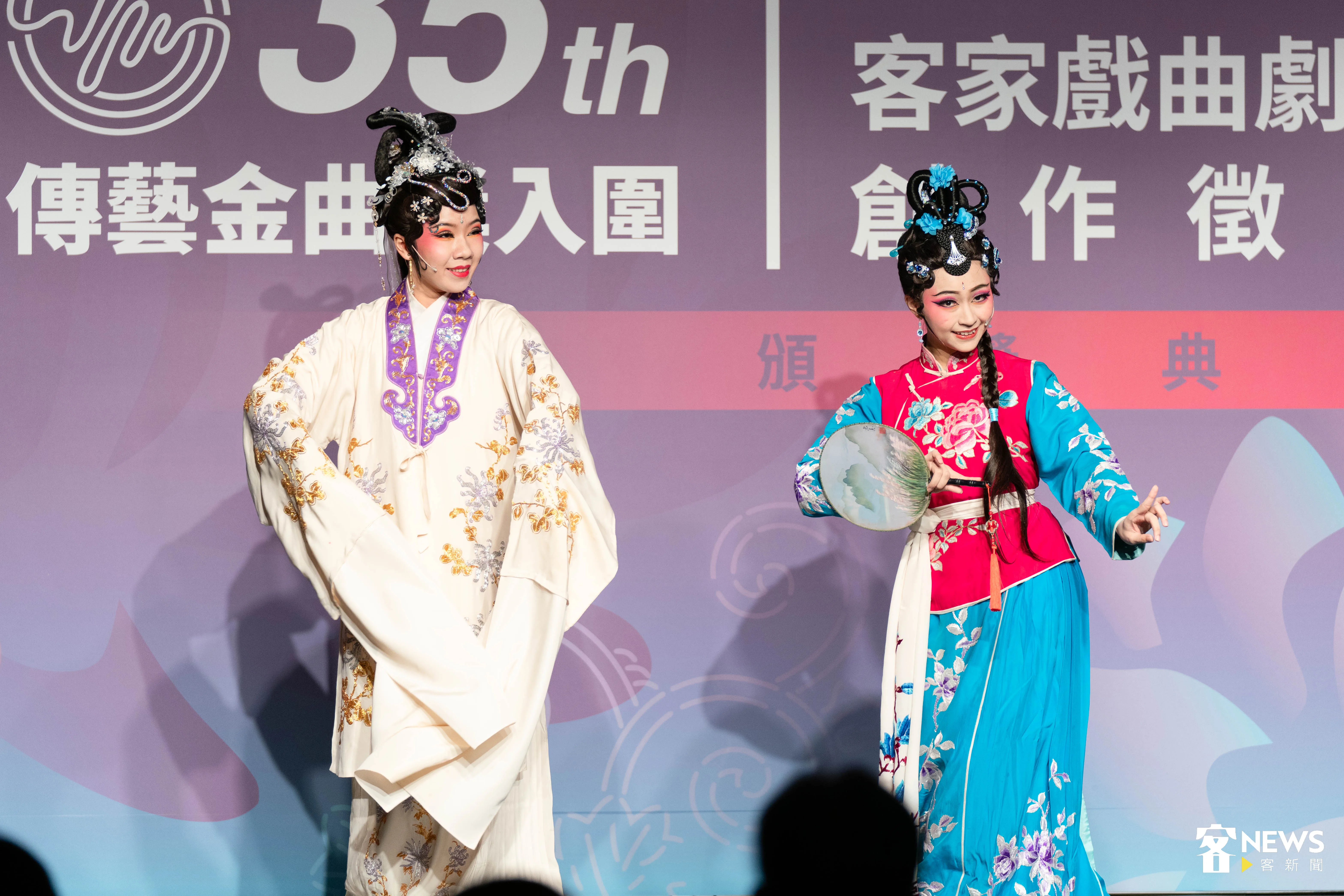頒獎典禮中場更帶來經典劇作〈白蛇傳〉,以客家戲曲呈現。范修語攝