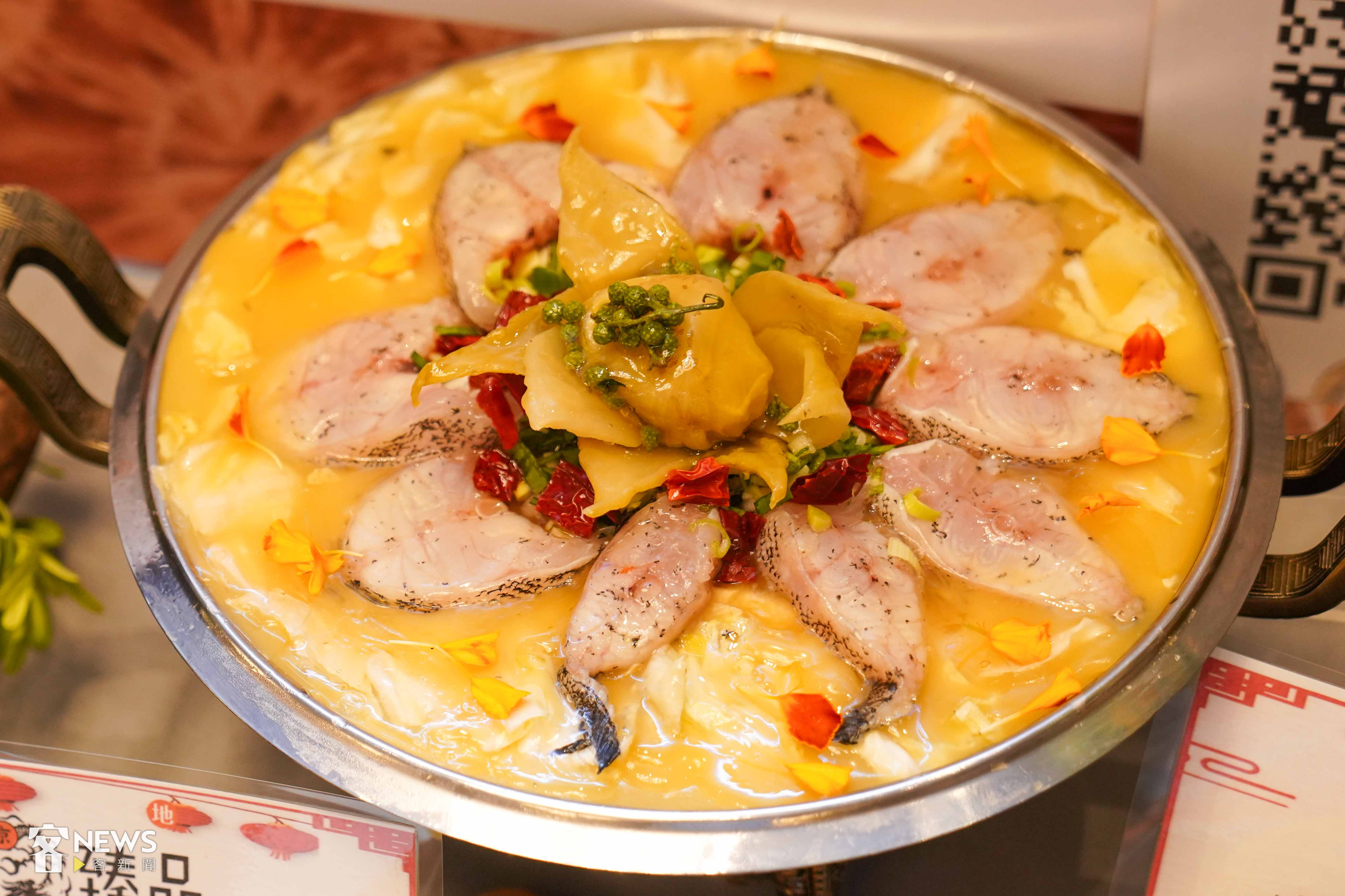 台灣美食展限定的客家酸菜魚。洪俊傑攝