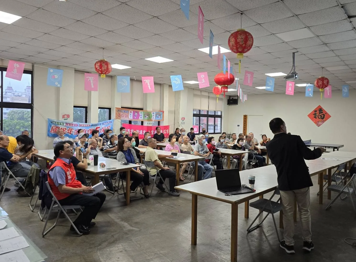 竹東鎮公所昨天舉行竹東知識客棧圖書館規劃可行性評估說明會。竹東鎮公所提供