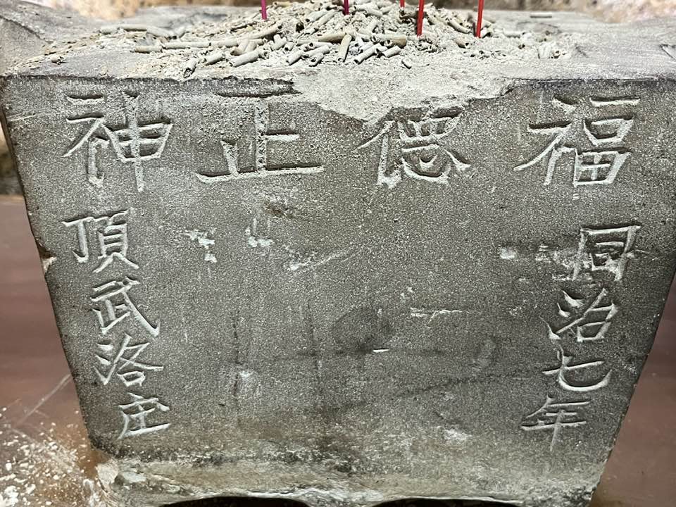 武洛村雖已不復昔日繁榮，但所留下的歷史建物，足以述說在地歷史，圖為屏東里港武洛福安宮香爐。宋廷棟提供