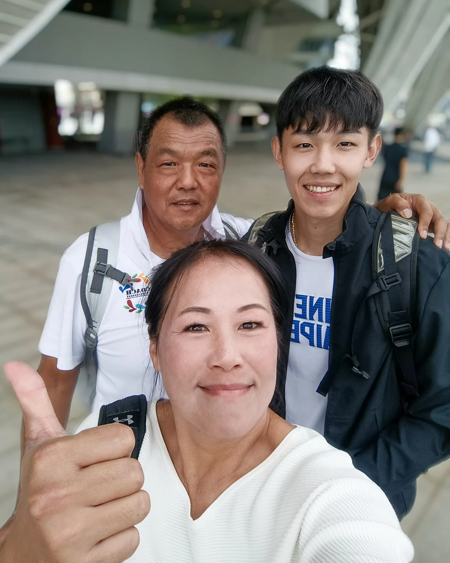杭州亞運時，張奇玉、彭煥樹與彭名揚自拍留念。張奇玉提供