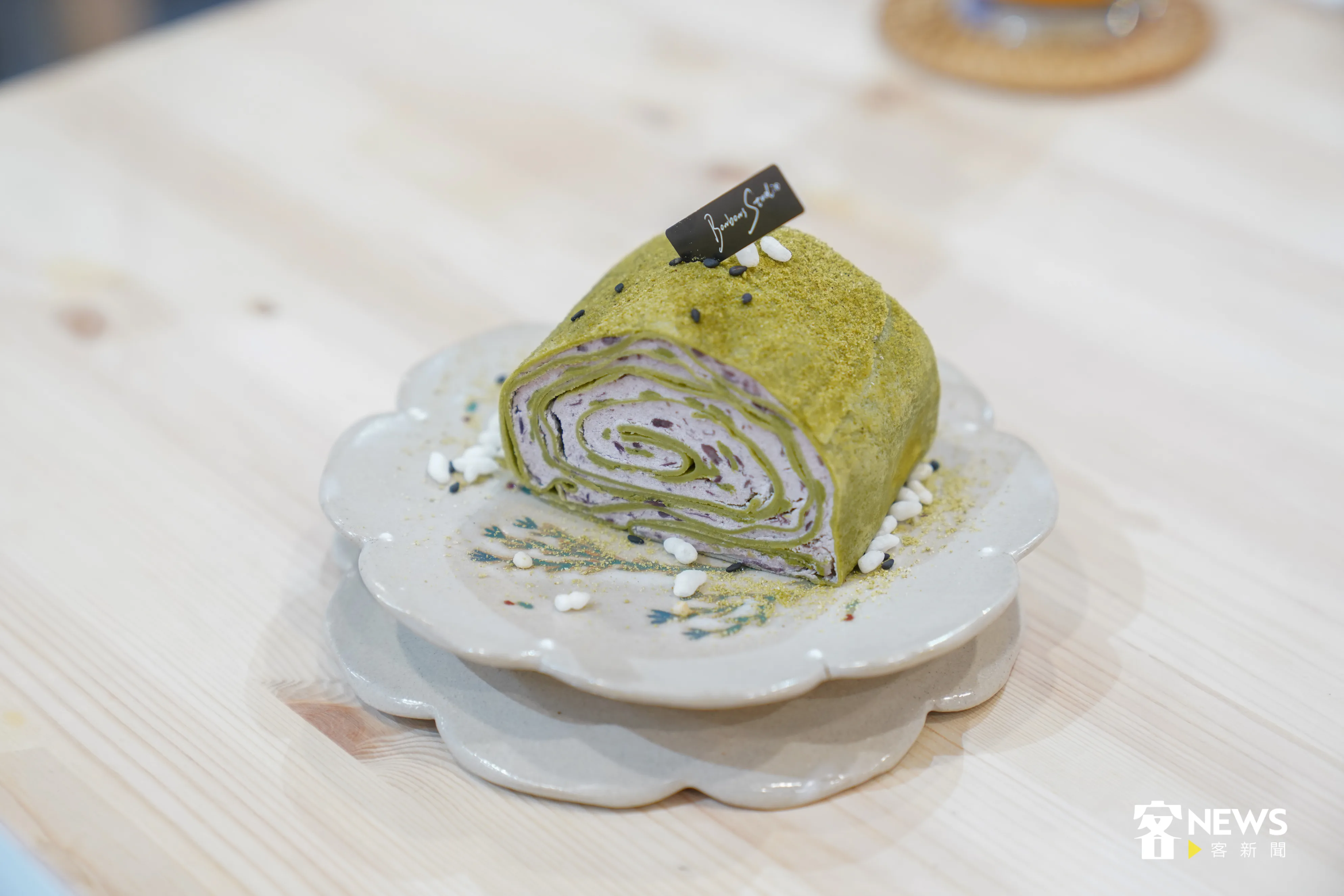 主廚彭詩涵製作客家擂茶千層捲捲。洪俊傑攝