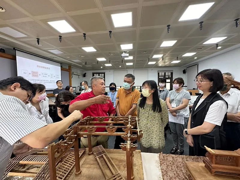審議會委員與莊傳興藝師現場交流互動。新竹文化局提供