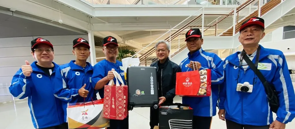 台南青少棒隊赴美比賽參訪輝達　黃仁勳接待玩傳接球