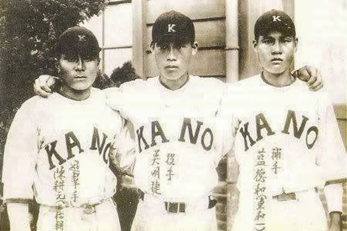 1931年嘉農（KANO）的主將捕手藍德和（右）、投手吳明捷（中）、游擊手陳耕元（左）。高橋盛廣（吳盛廣）。鍾志正提供