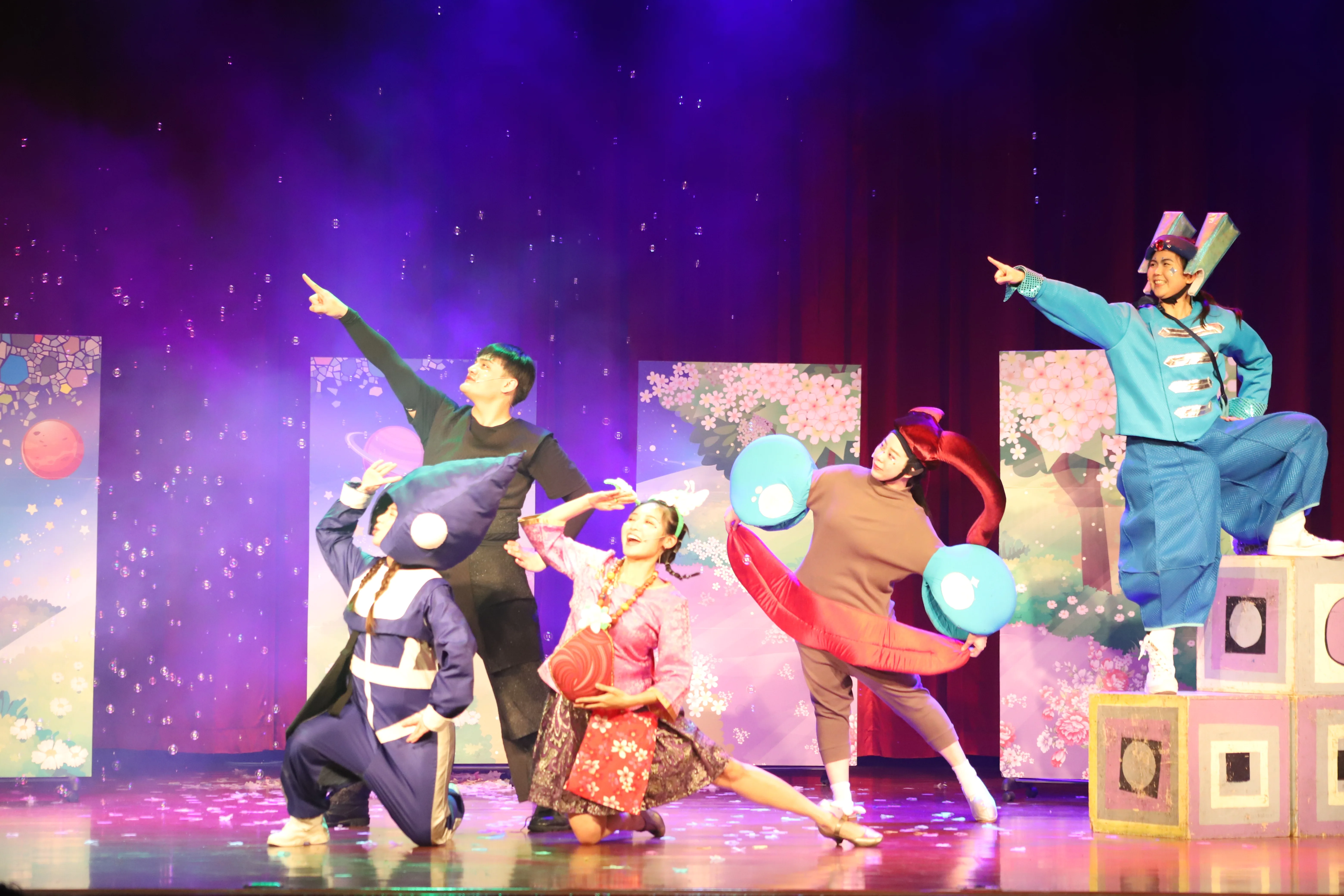 蘋果劇團打造全新客家主題式展演計畫《油桐花星球歷險記》。臺北市客家文化基金會提供